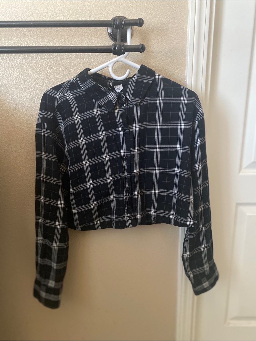 H&M Black and White Plaid Cropped Button-Down Shirt